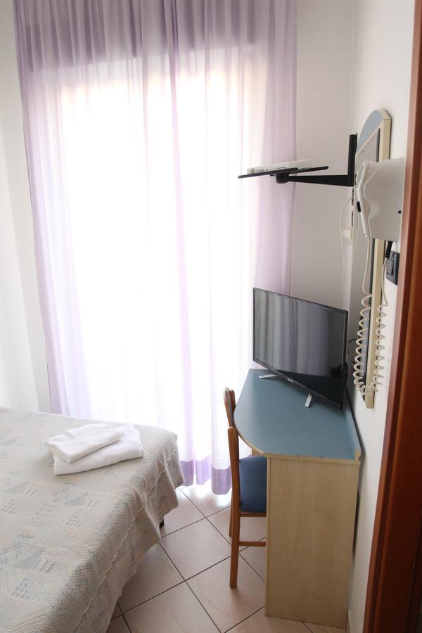 Hotel Giorg - Waterpark Included Rimini Dış mekan fotoğraf