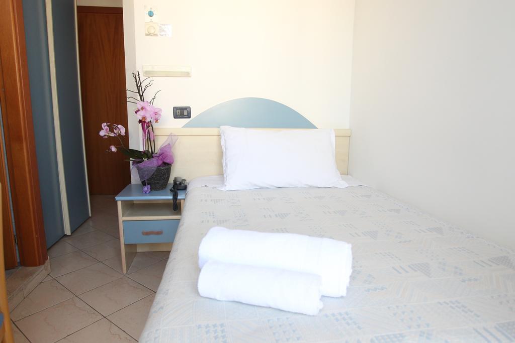 Hotel Giorg - Waterpark Included Rimini Dış mekan fotoğraf
