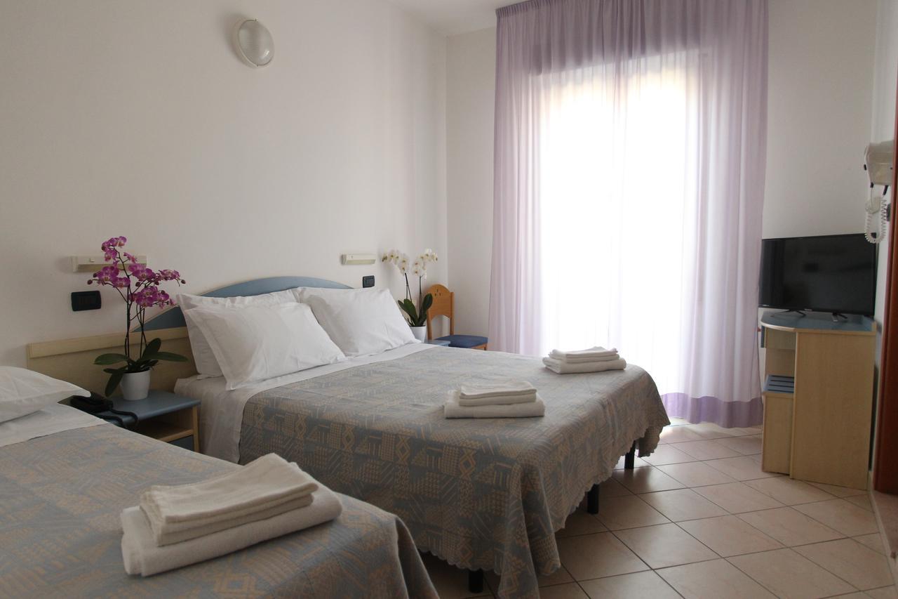 Hotel Giorg - Waterpark Included Rimini Dış mekan fotoğraf