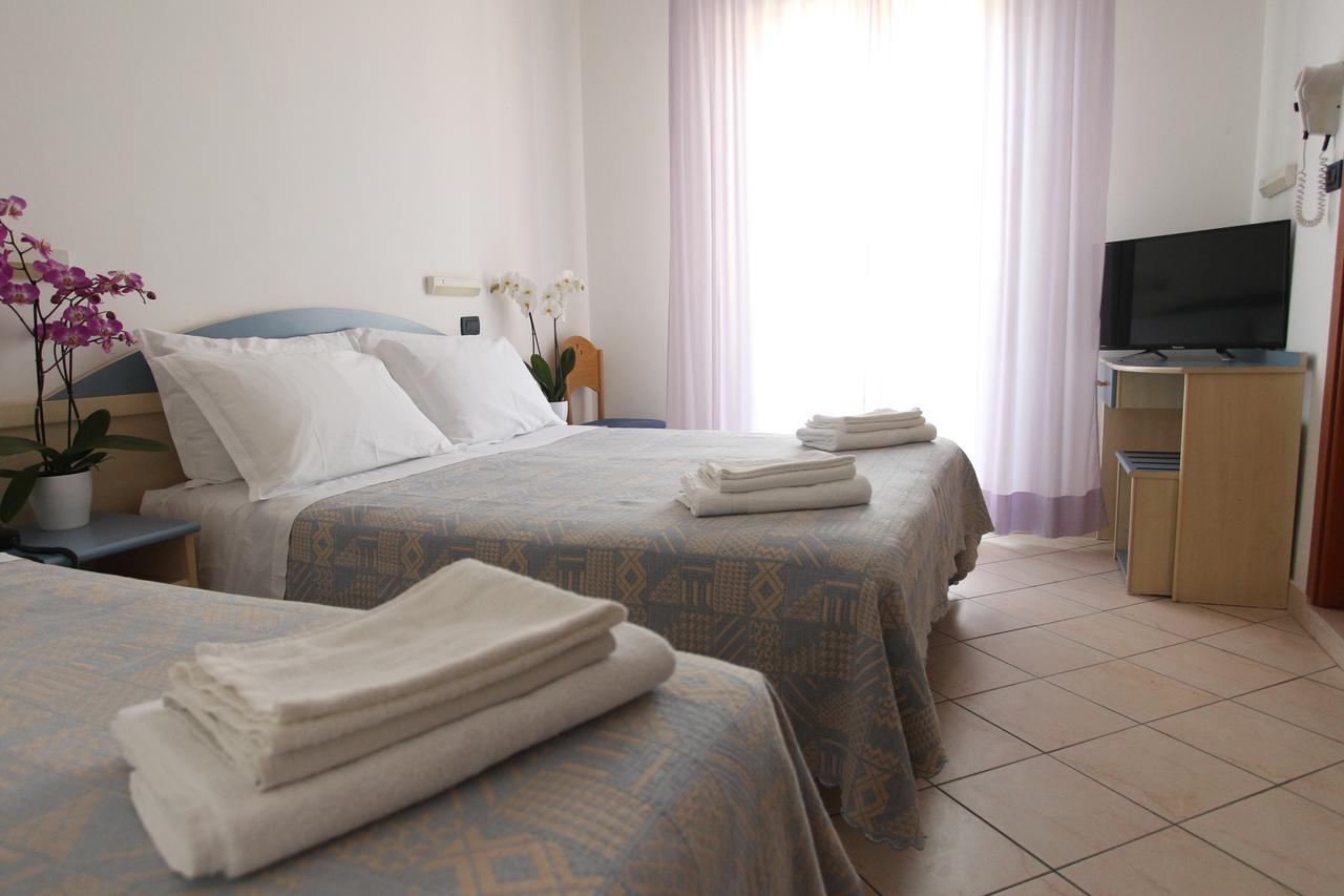 Hotel Giorg - Waterpark Included Rimini Dış mekan fotoğraf